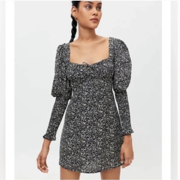 New URBAN OUTFITTERS KISS THE SKY XS Juliette Smocked Floral Black Boho - Picture 1 of 6